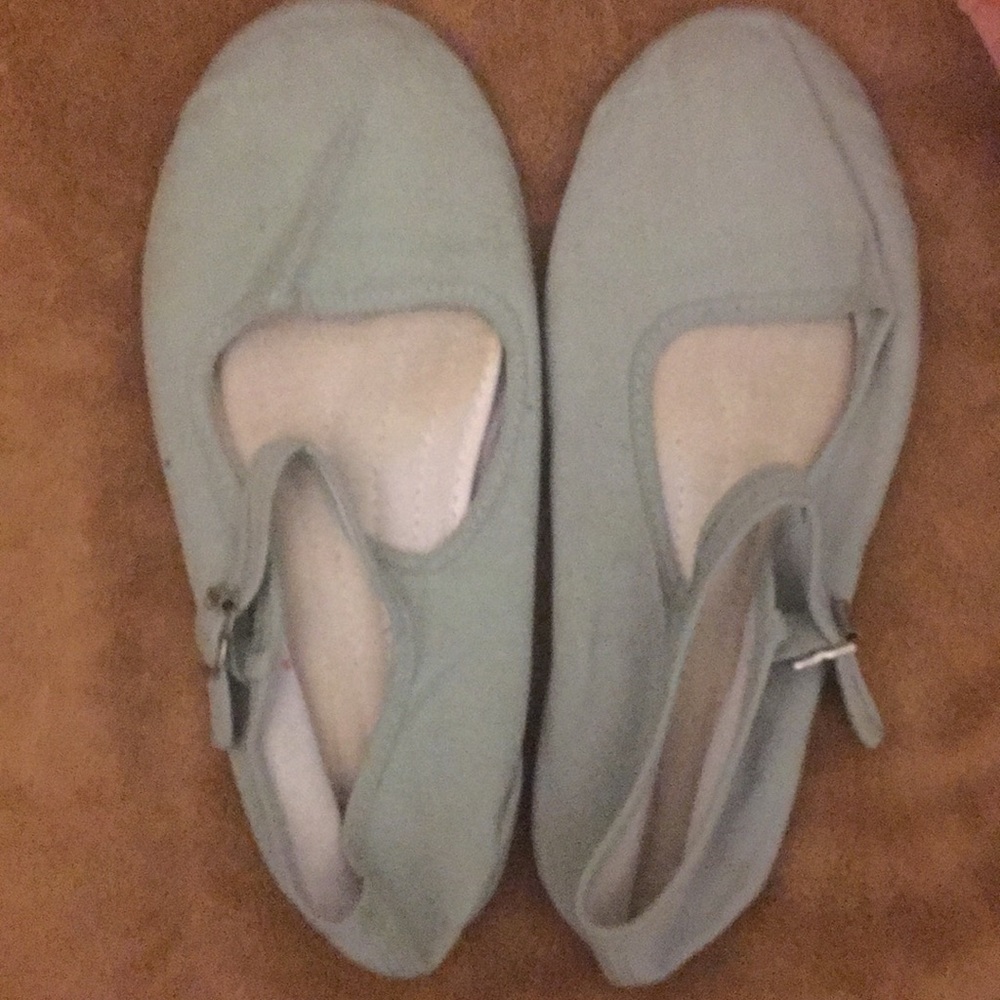 Flats from UO